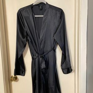 Apt. 9 silky robe in black